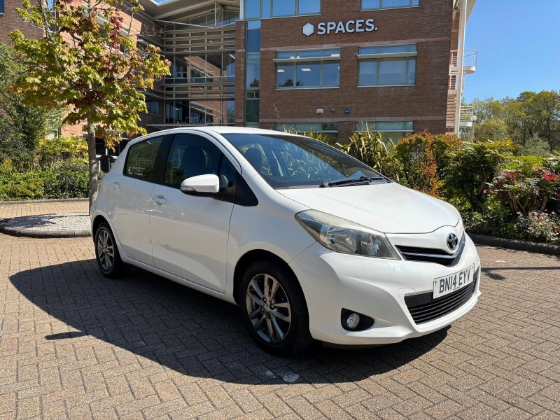 2014 YARIS 1.33 DUAL VVT I ICON PLUS HATCHBACK 5DR PETROL MANUAL EURO 5... photo