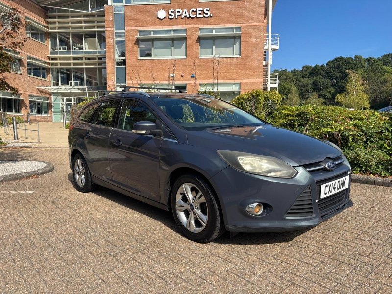 Grey Ford Focus 1.6 Zetec Estate 5dr Petrol Powershift Euro 5 125 ps
